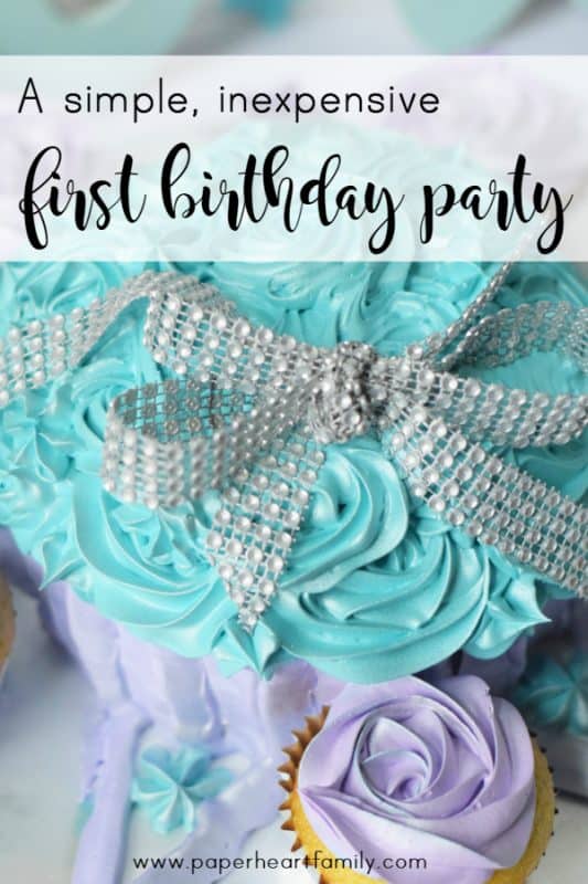 Plan the perfect, simple and beautiful Twinkle, Twinkle, Little Star birthday party for baby's first birthday.